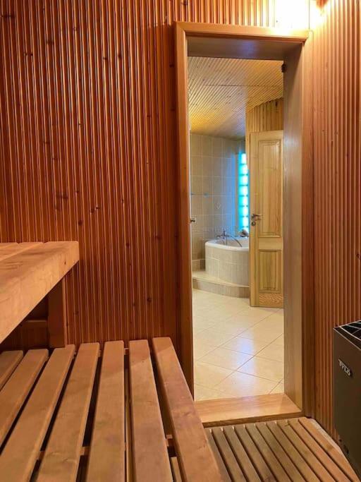 ברטיסלאבה Rooftop 180M2 Loft With Private Sauna, מראה חיצוני תמונה